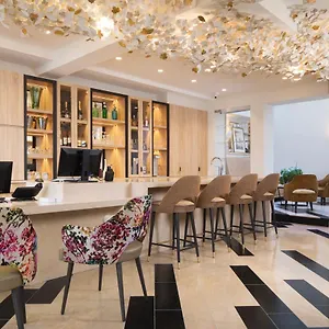 Des Champs-elysées Hotel